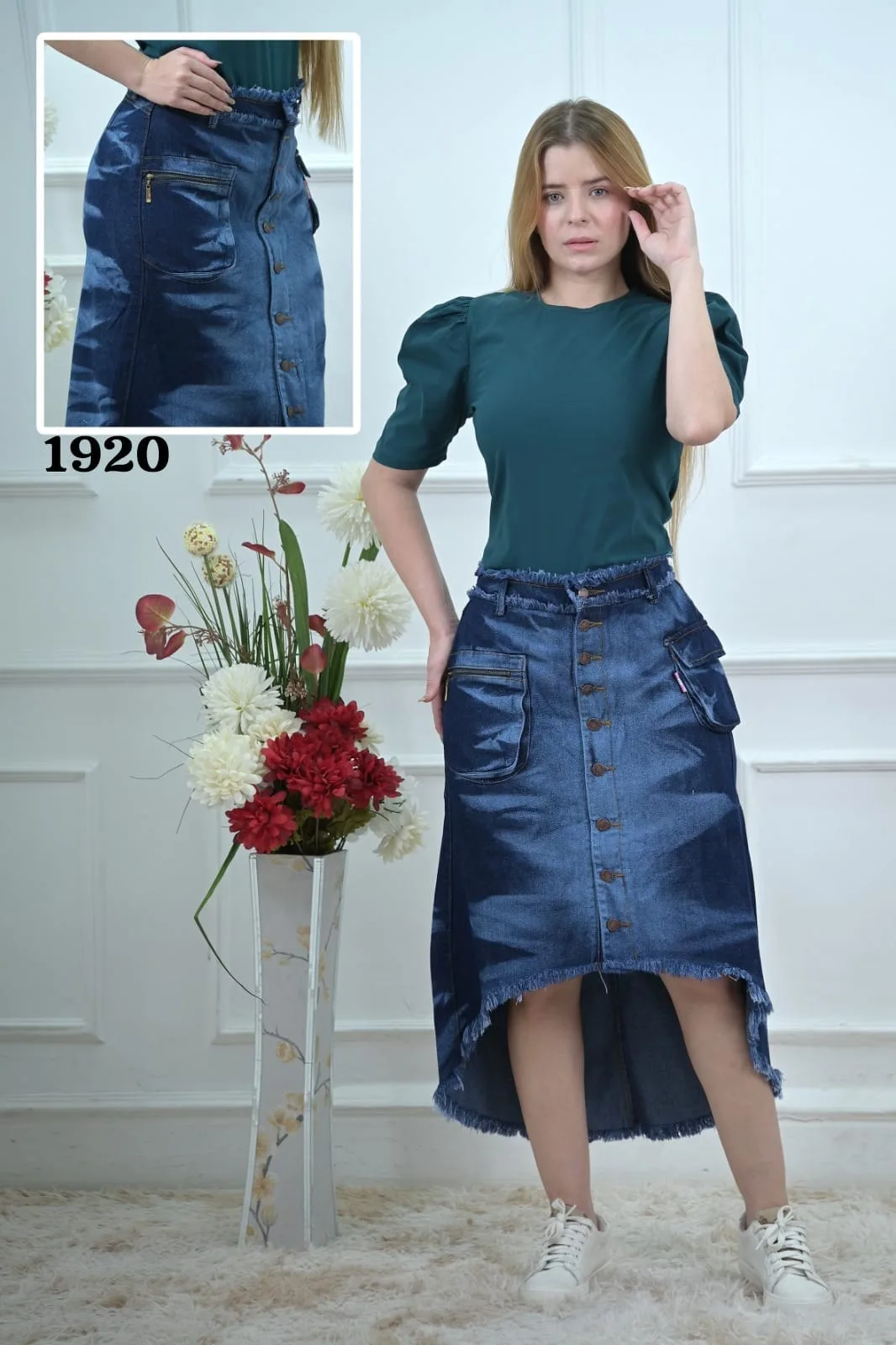 Falda asimétrica azul con bolsillos · Ref. 1920. Fotografía 1 de la prenda.