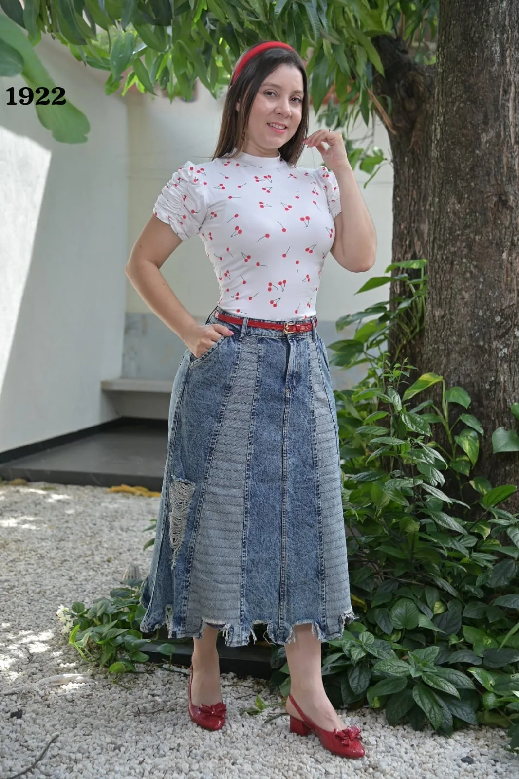 Falda midi azul con franjas de contraste · Ref. 1922. Fotografía 1 de la prenda.