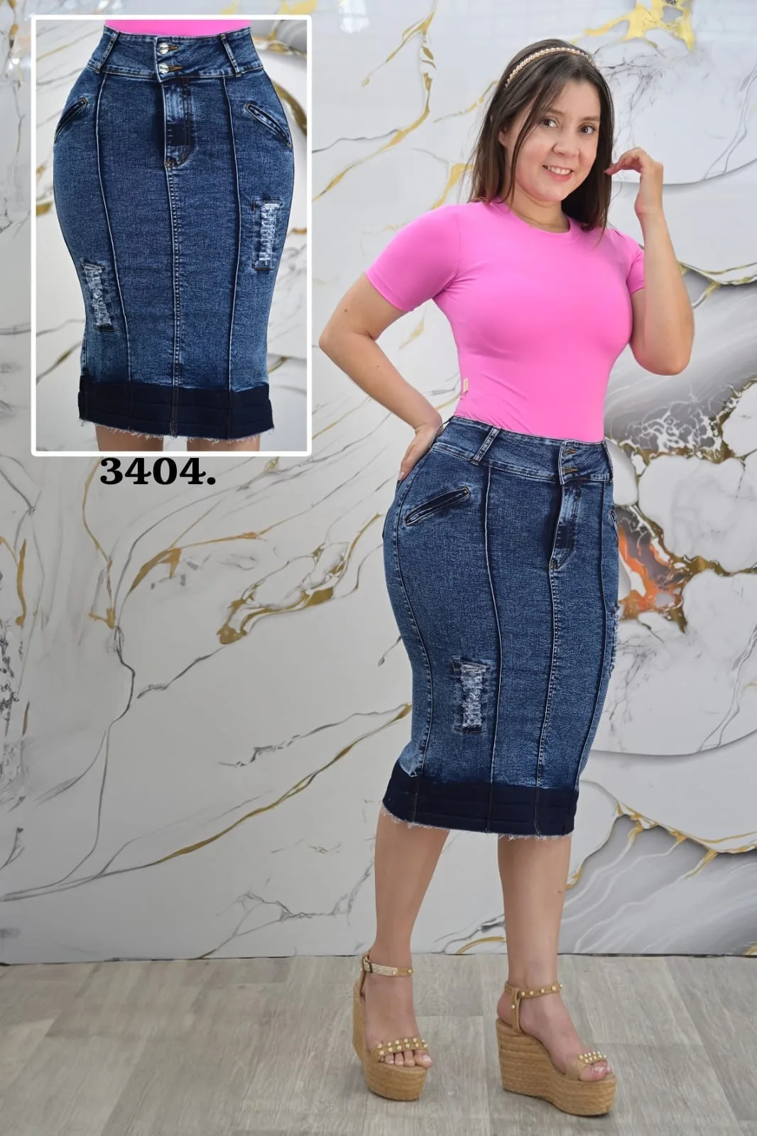 Falda azul medio con costuras y bajo oscuro · Ref. 3404. Fotografía 1 de la prenda.